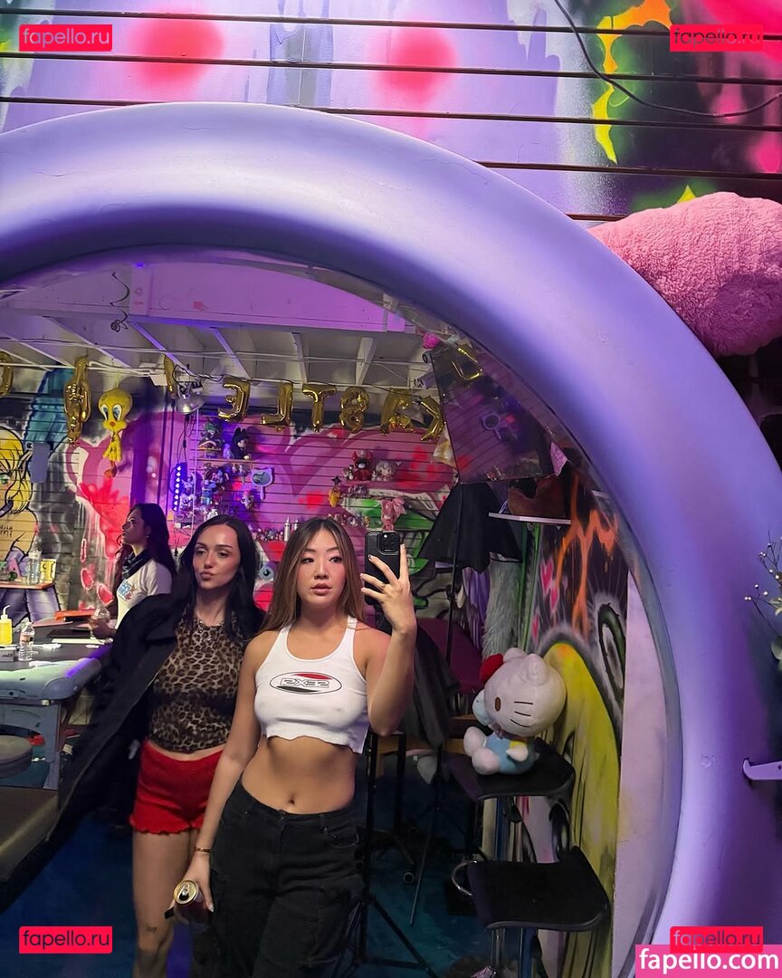 Simona Shao / simonashao Onlyfans Photo Gallery 