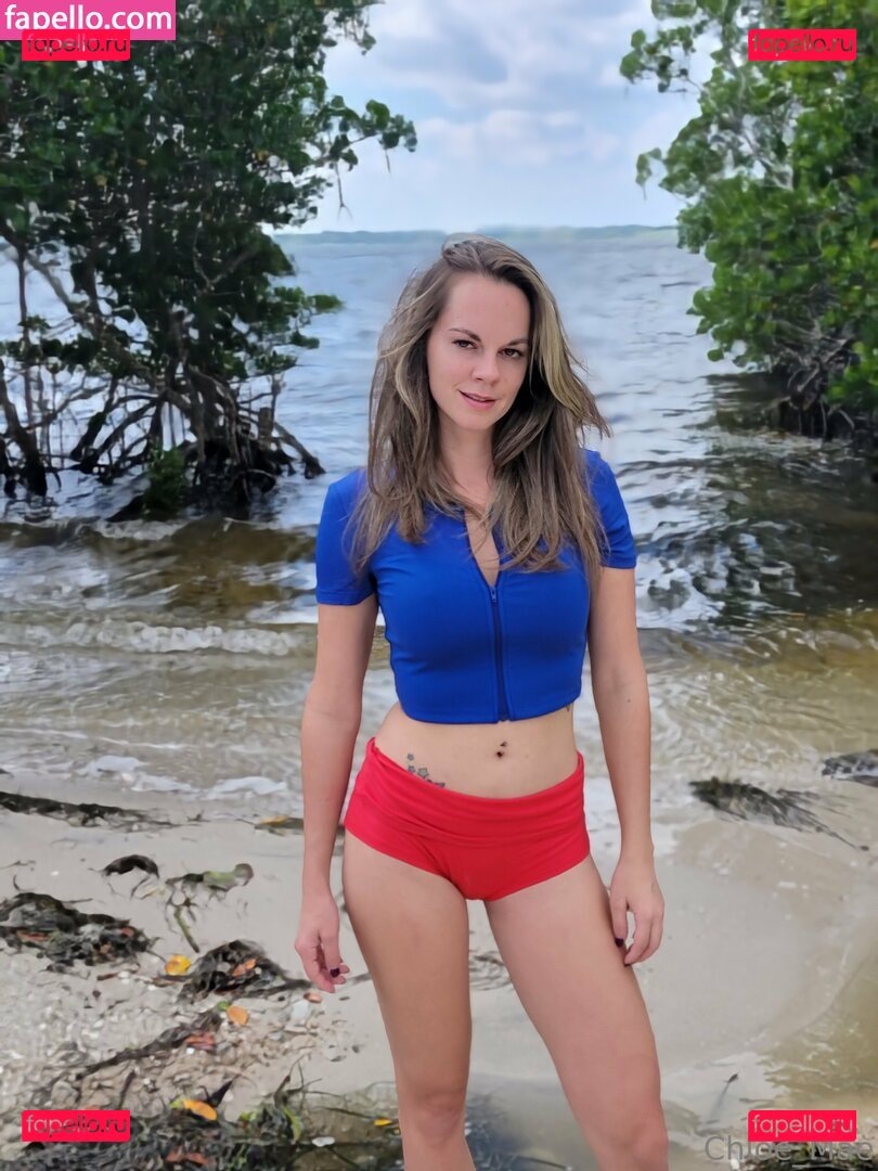 chloemaefree / petitechloe_mae Onlyfans Photo Gallery 