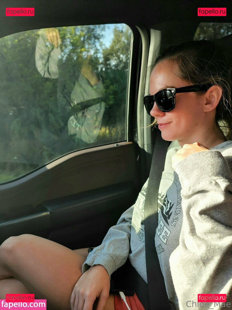 chloemaefree / petitechloe_mae Onlyfans Photo Gallery 