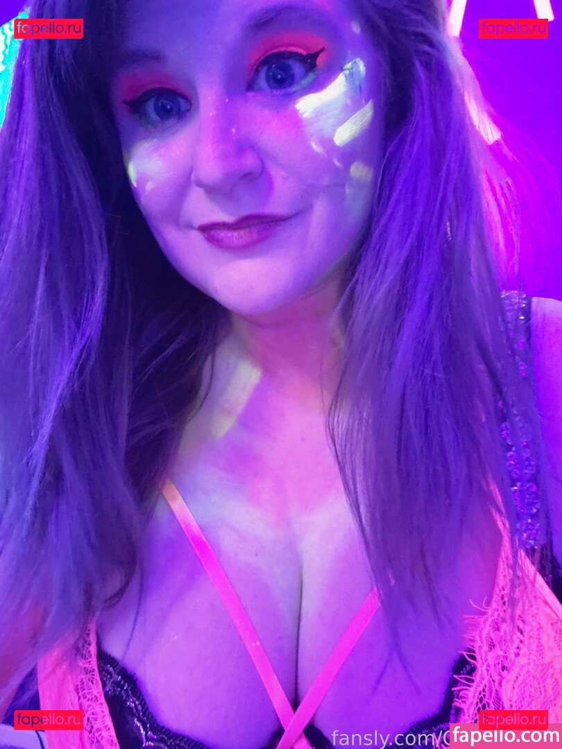 QueenGoldi / https: / thequeengoldi Onlyfans Photo Gallery 