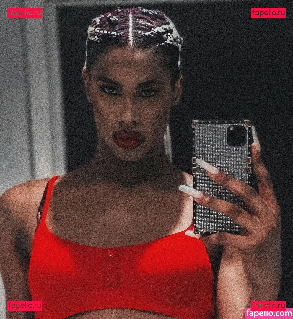 Miss Giraffe Pussy / https: / nekiazulu / therealamazon Onlyfans Photo Gallery 