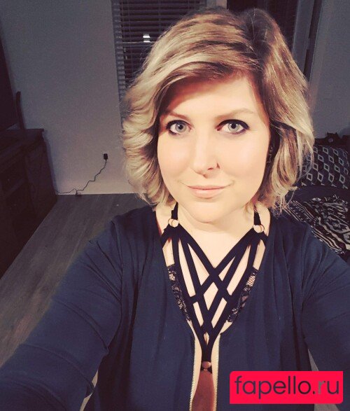 bee88i / bee_bowve88 Onlyfans Photo Gallery 