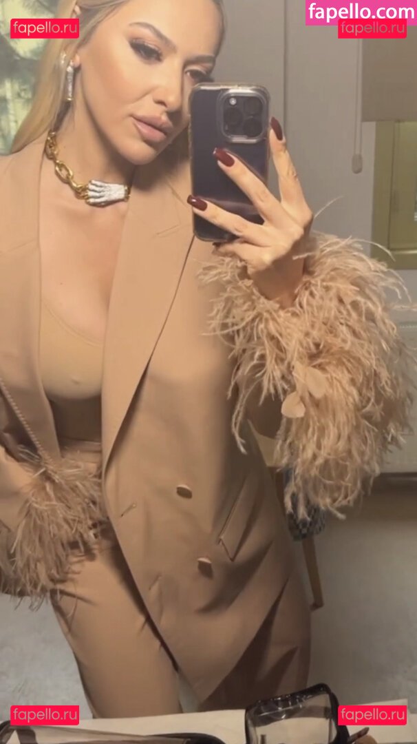 Hadise / hadisex Onlyfans Photo Gallery 
