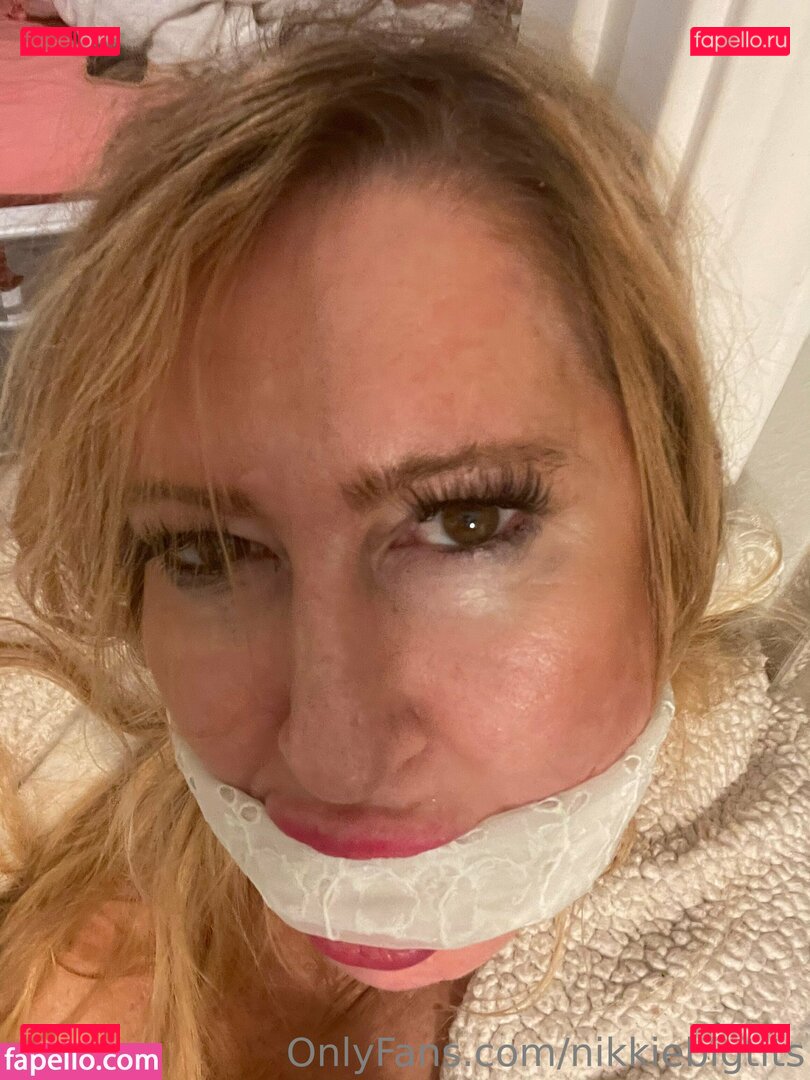 https: / nikkiebigtits Onlyfans Photo Gallery 