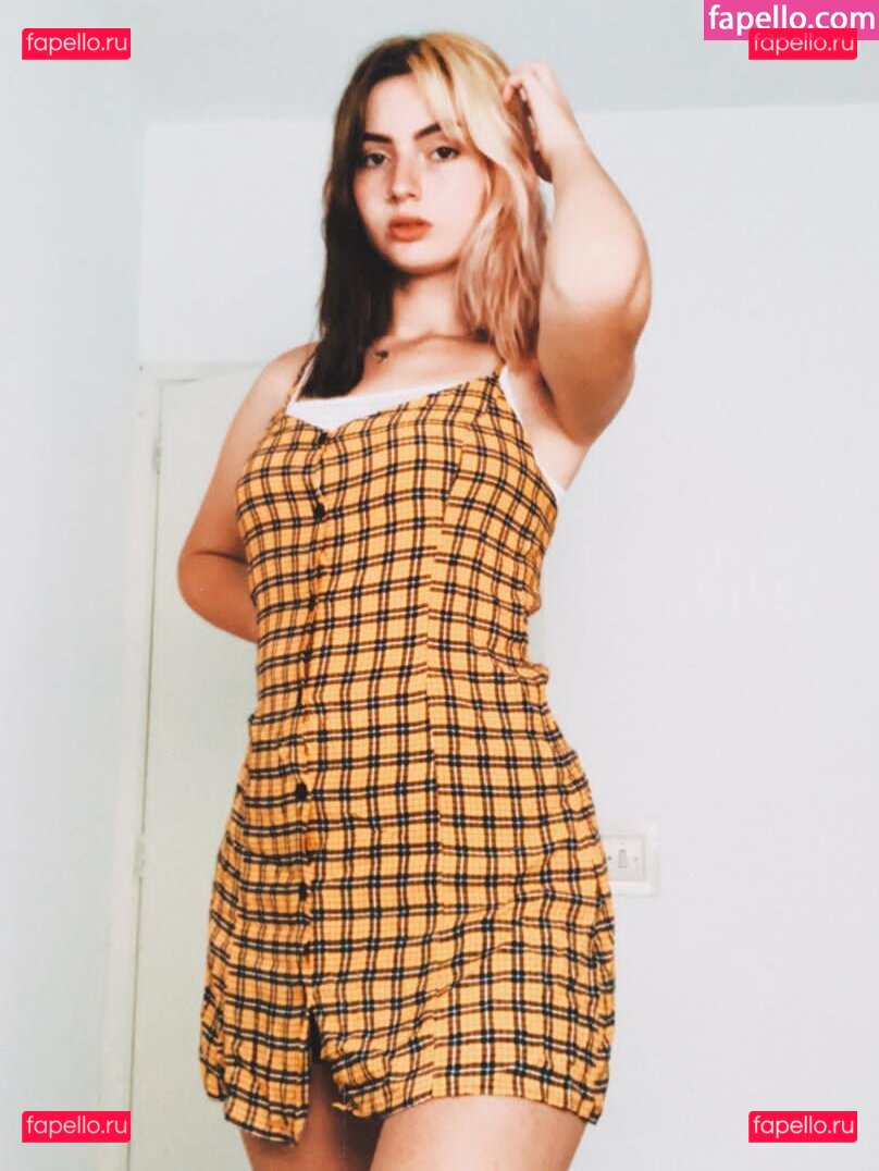 _carlaperezz / kyriax Onlyfans Photo Gallery 