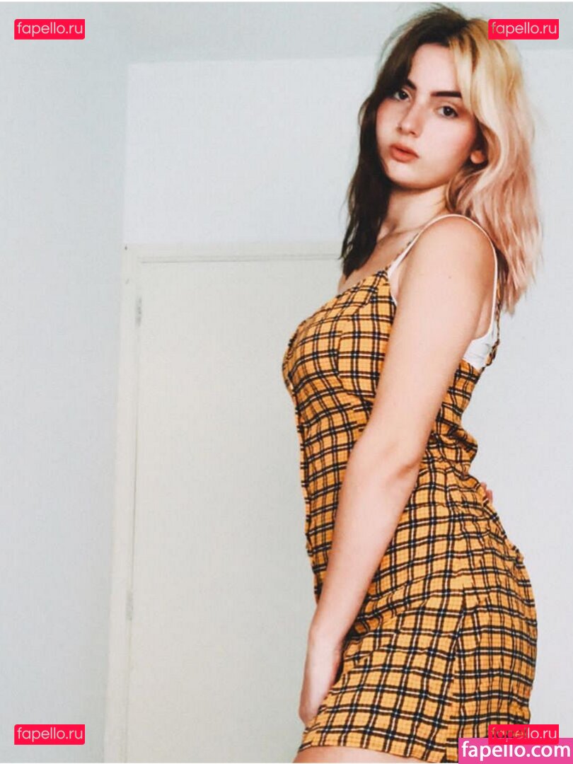 _carlaperezz / kyriax Onlyfans Photo Gallery 