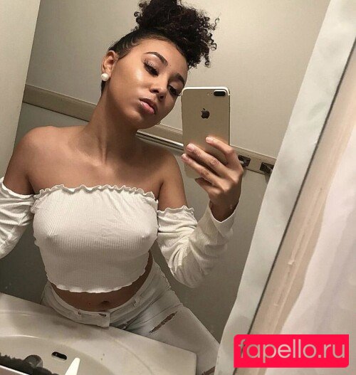 _larinalynnn / larinalynnn Onlyfans Photo Gallery 