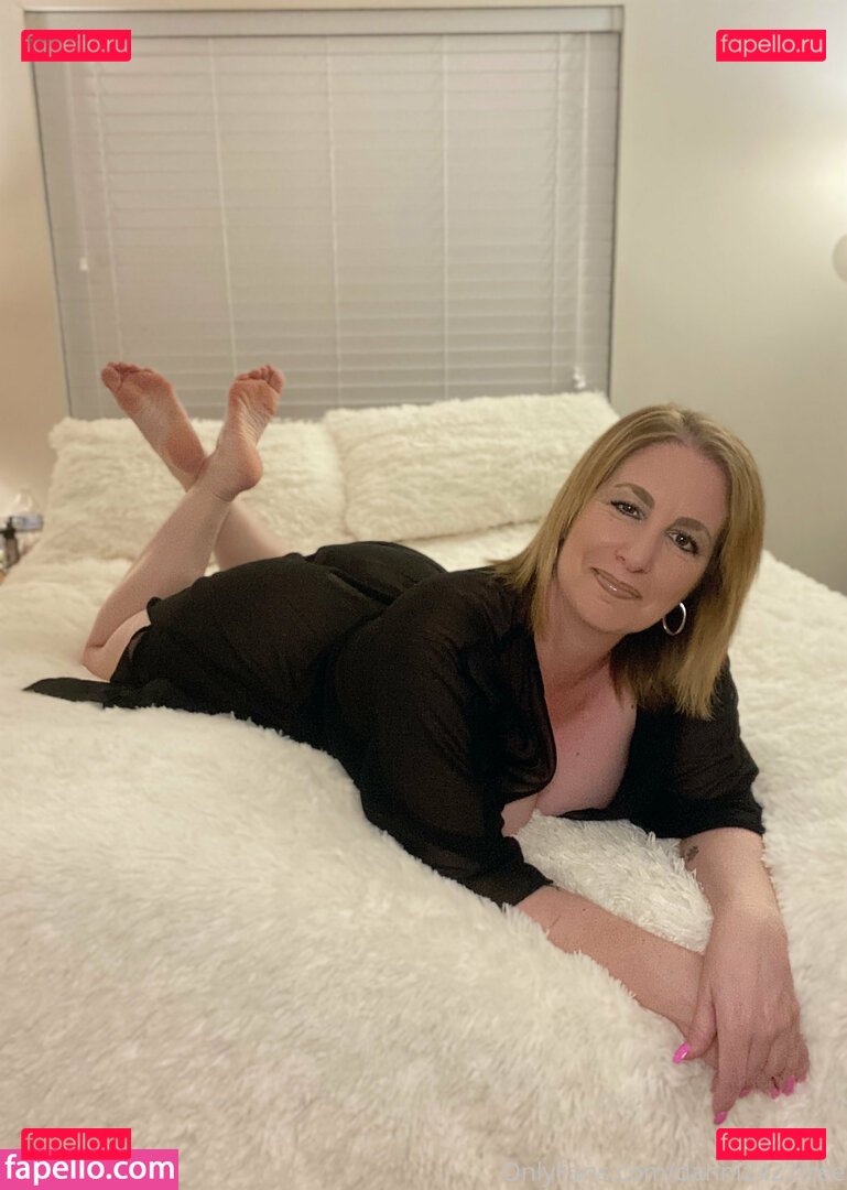 dannijonesfree / freeasabird75 Onlyfans Photo Gallery 