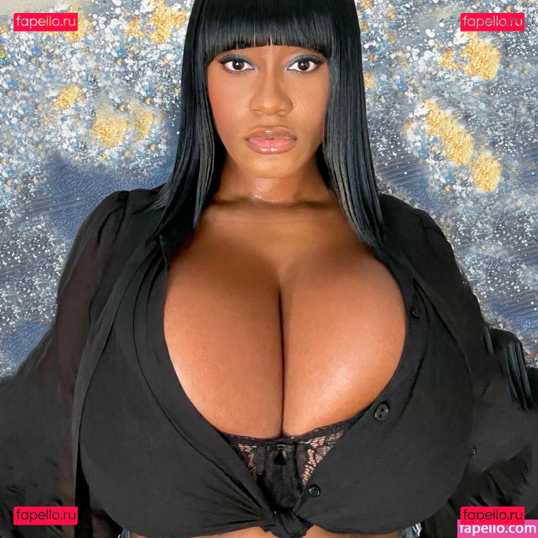 Paperp / Yanithebbody1 / yani.the.body / yanithebody1 Onlyfans Photo Gallery 