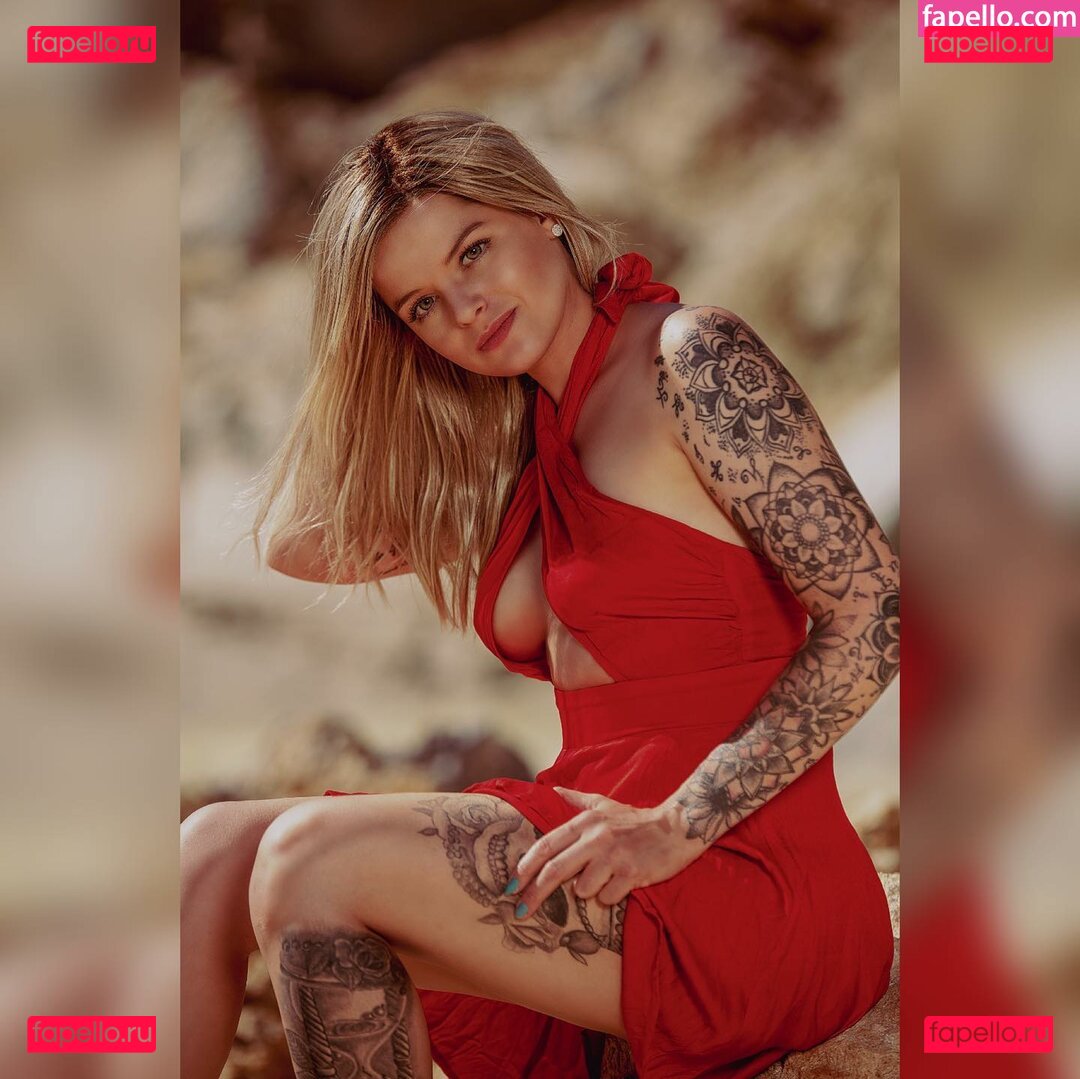 Malou / frau_box Onlyfans Photo Gallery 