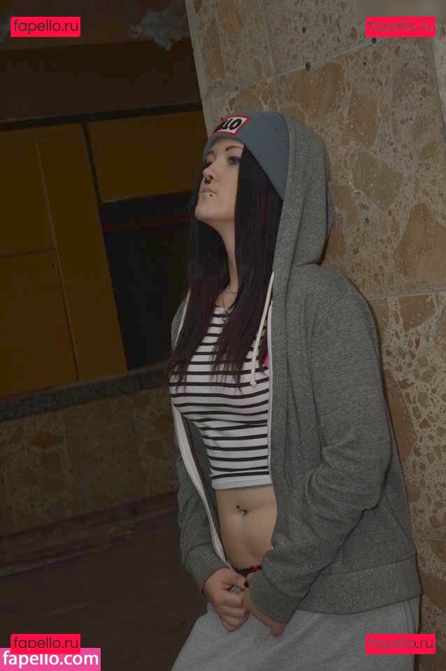 Laura Knoblauch / laurachesnok Onlyfans Photo Gallery 