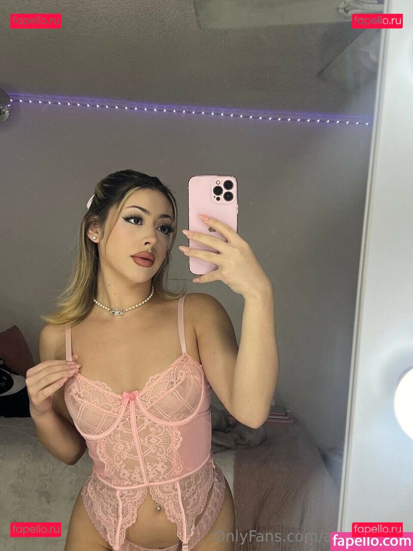 alymariedv / alyssadaveigaa Onlyfans Photo Gallery 