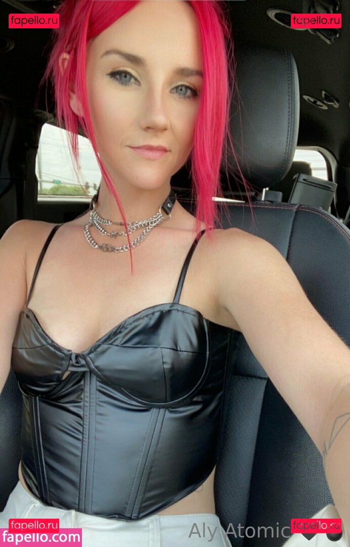 alyatomicfree / andietimesthree Onlyfans Photo Gallery 