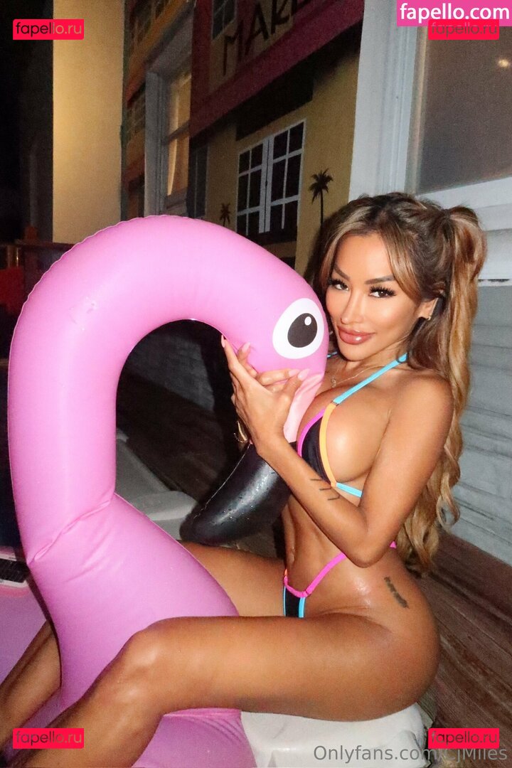 cjmilesfree / misscjmiles Onlyfans Photo Gallery 