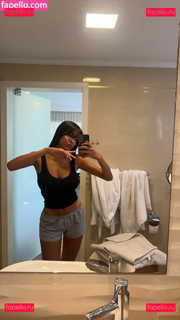 https: / liyamizrahii Onlyfans Photo Gallery 