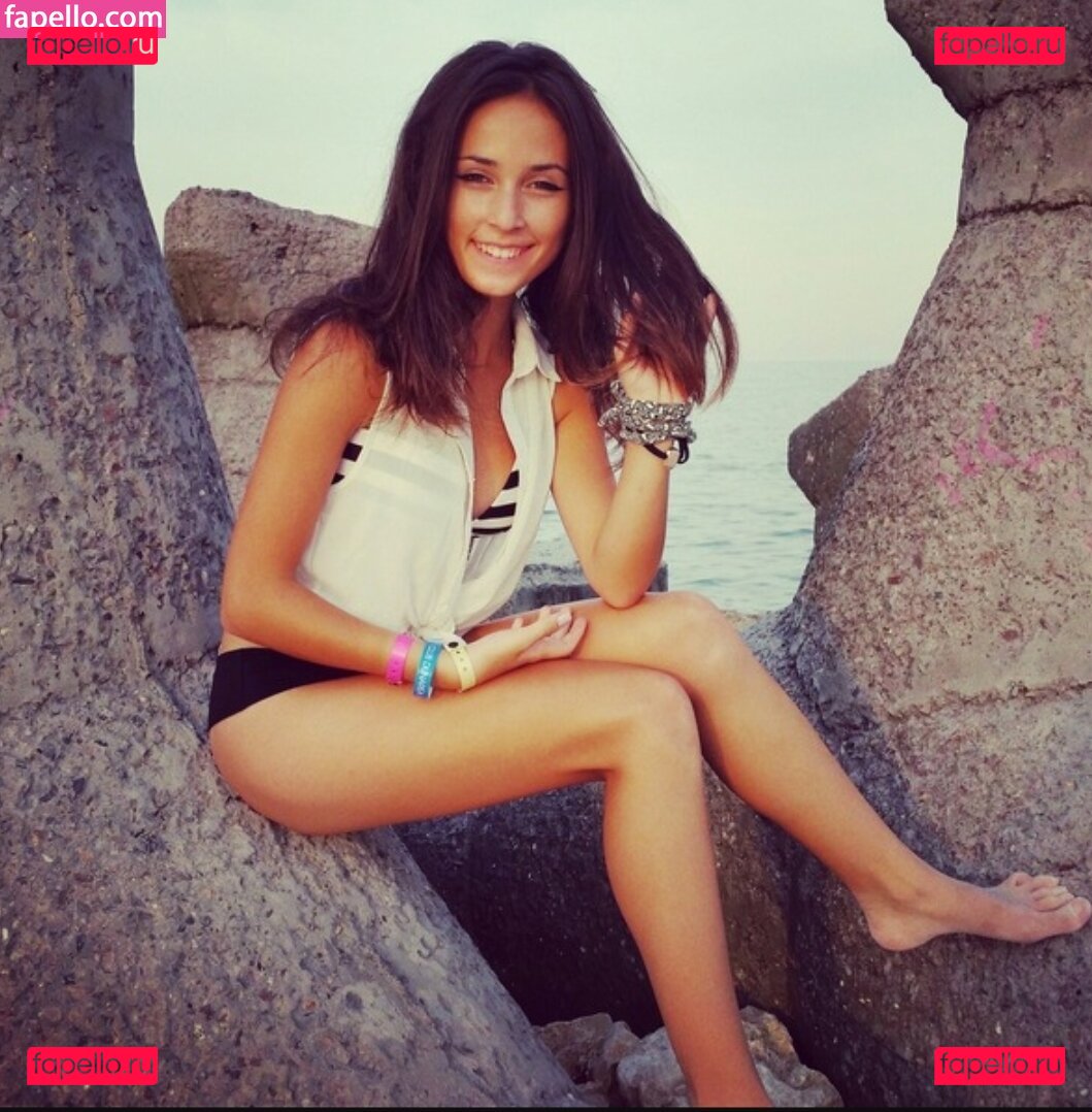 Andra Gogan Onlyfans Photo Gallery 