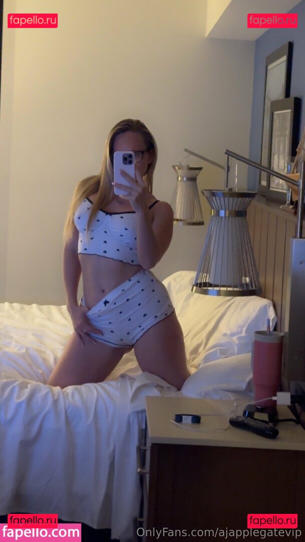 ajapplegatevip / realajapplegate Onlyfans Photo Gallery 