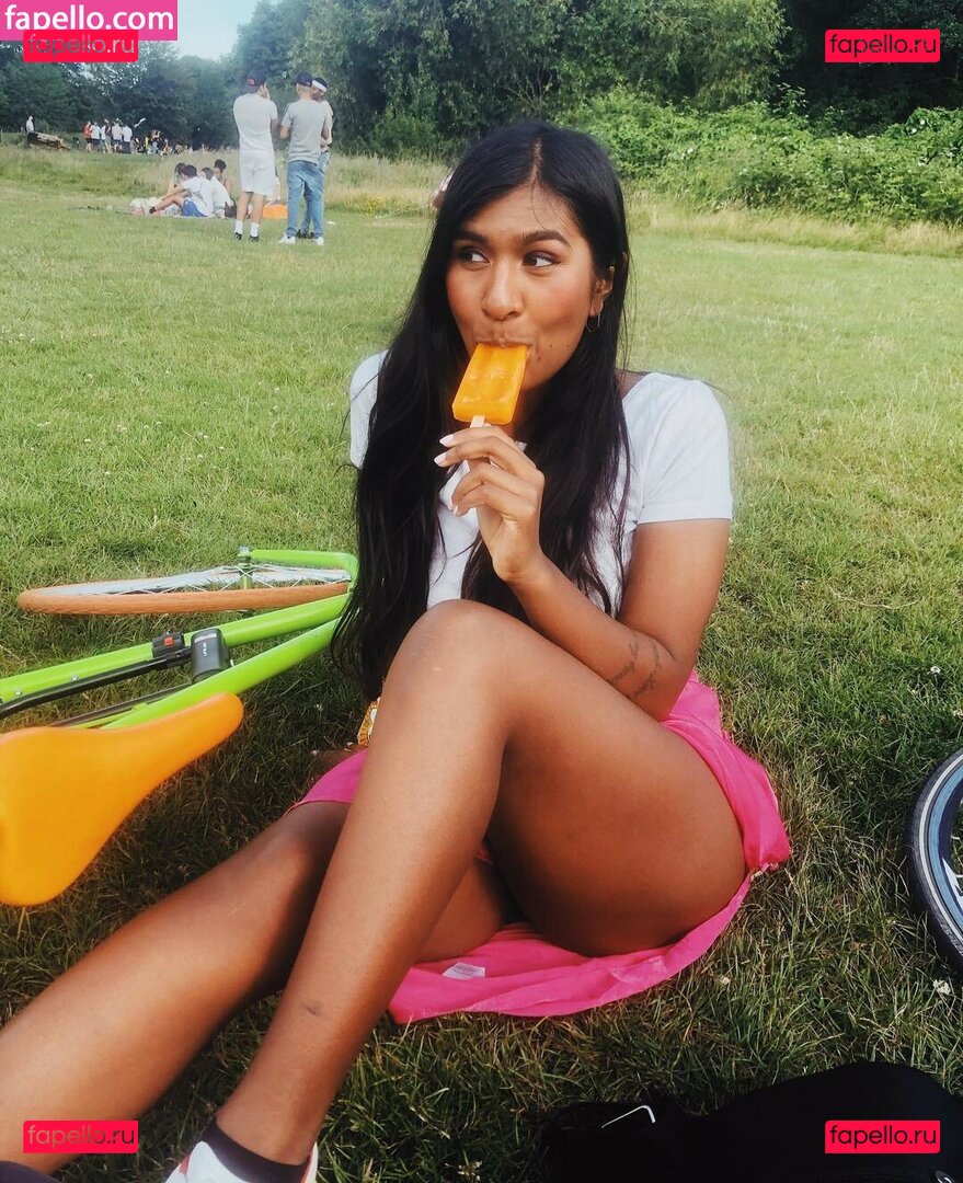 Ash Sarkar / ayocaesar Onlyfans Photo Gallery 