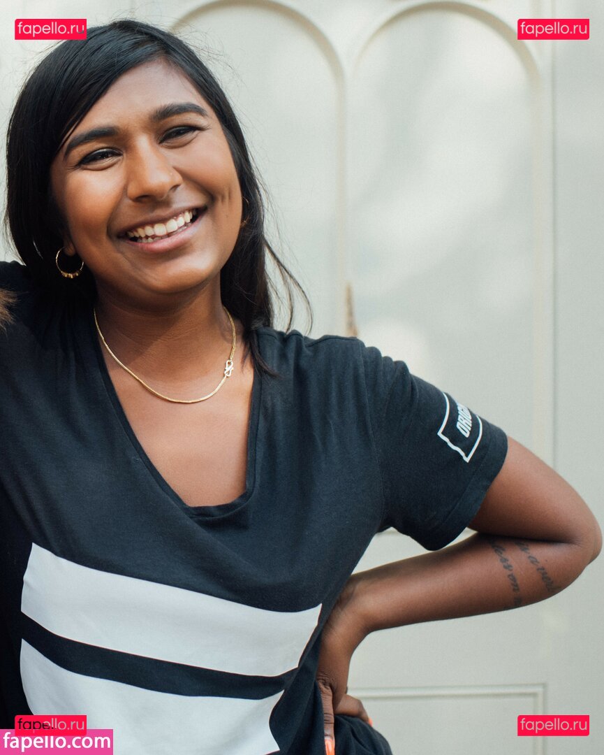 Ash Sarkar / ayocaesar Onlyfans Photo Gallery 