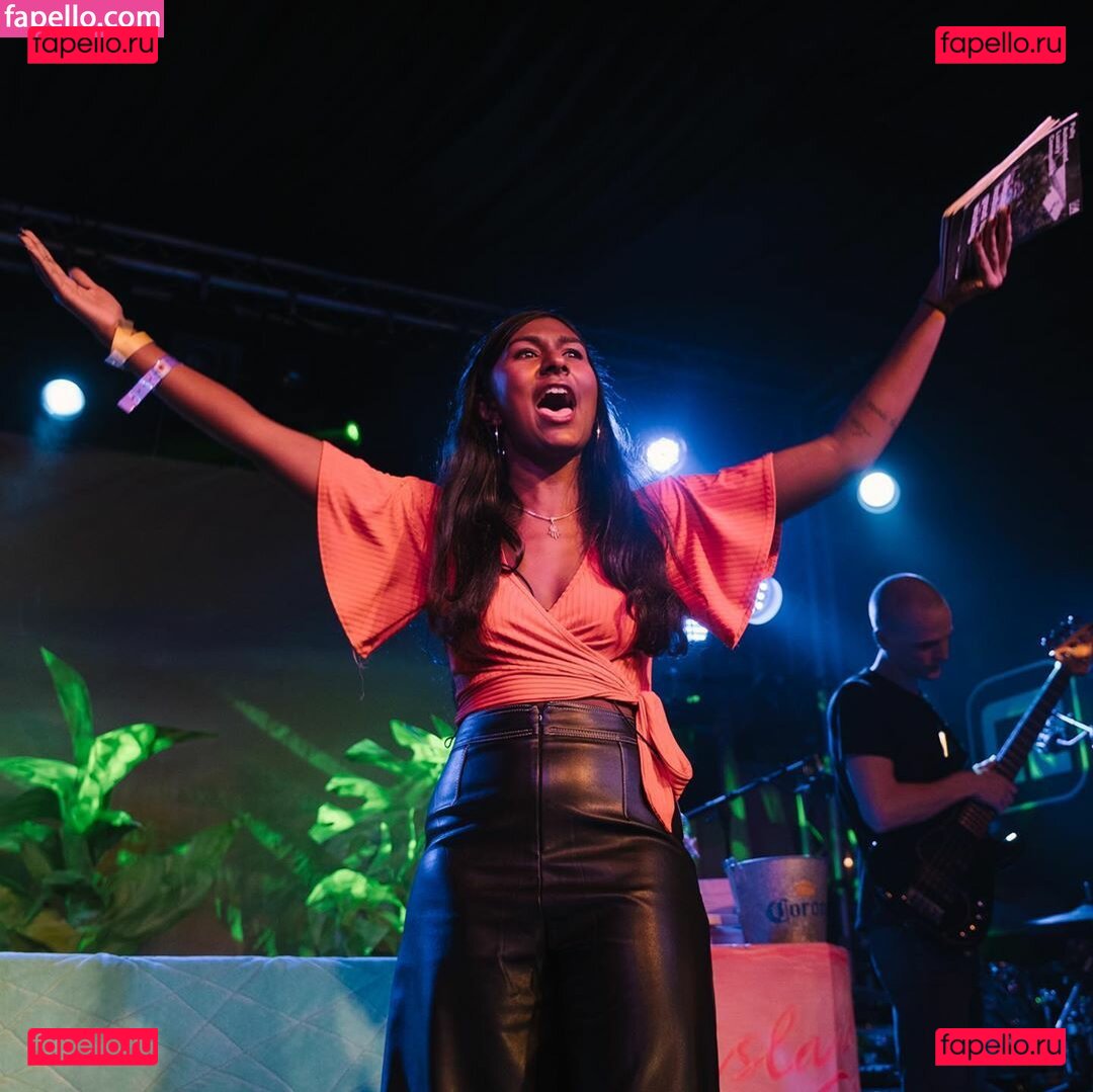 Ash Sarkar / ayocaesar Onlyfans Photo Gallery 