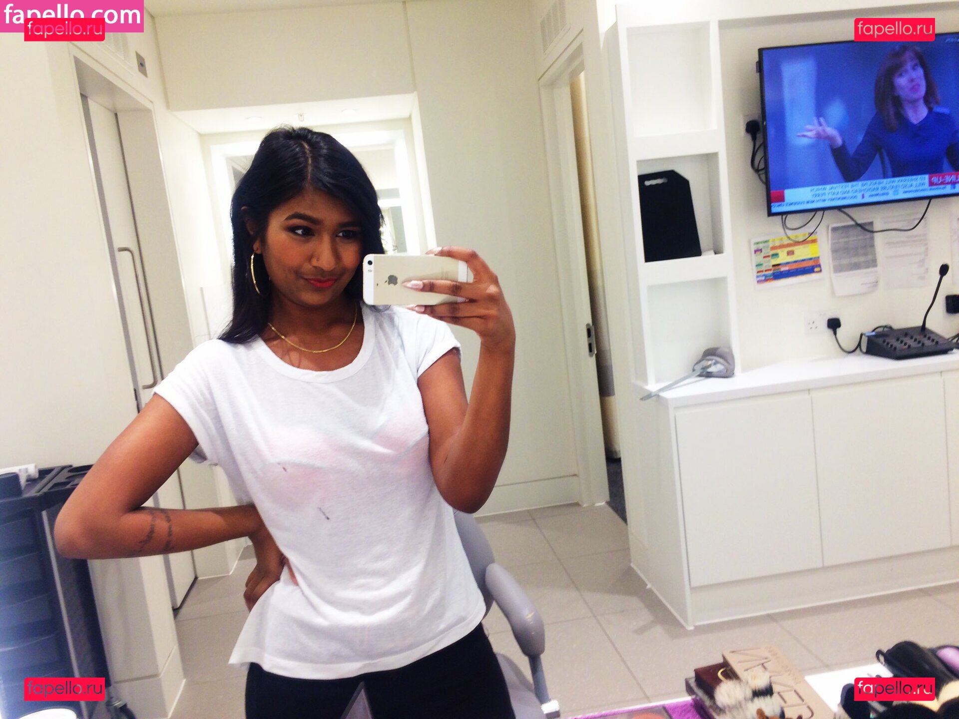 Ash Sarkar / ayocaesar Onlyfans Photo Gallery 