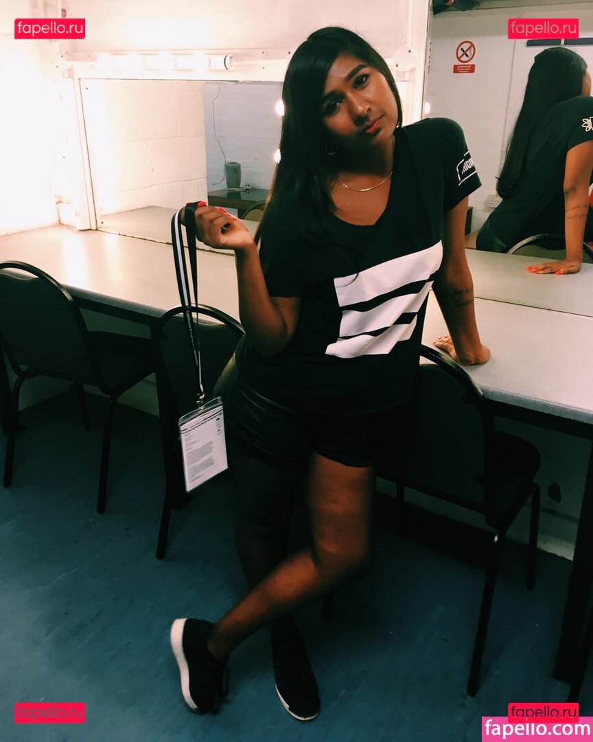 Ash Sarkar / ayocaesar Onlyfans Photo Gallery 