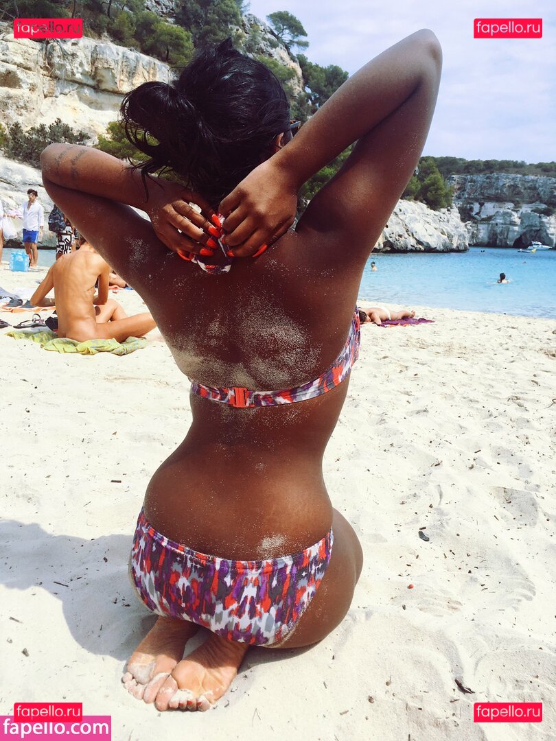 Ash Sarkar / ayocaesar Onlyfans Photo Gallery 