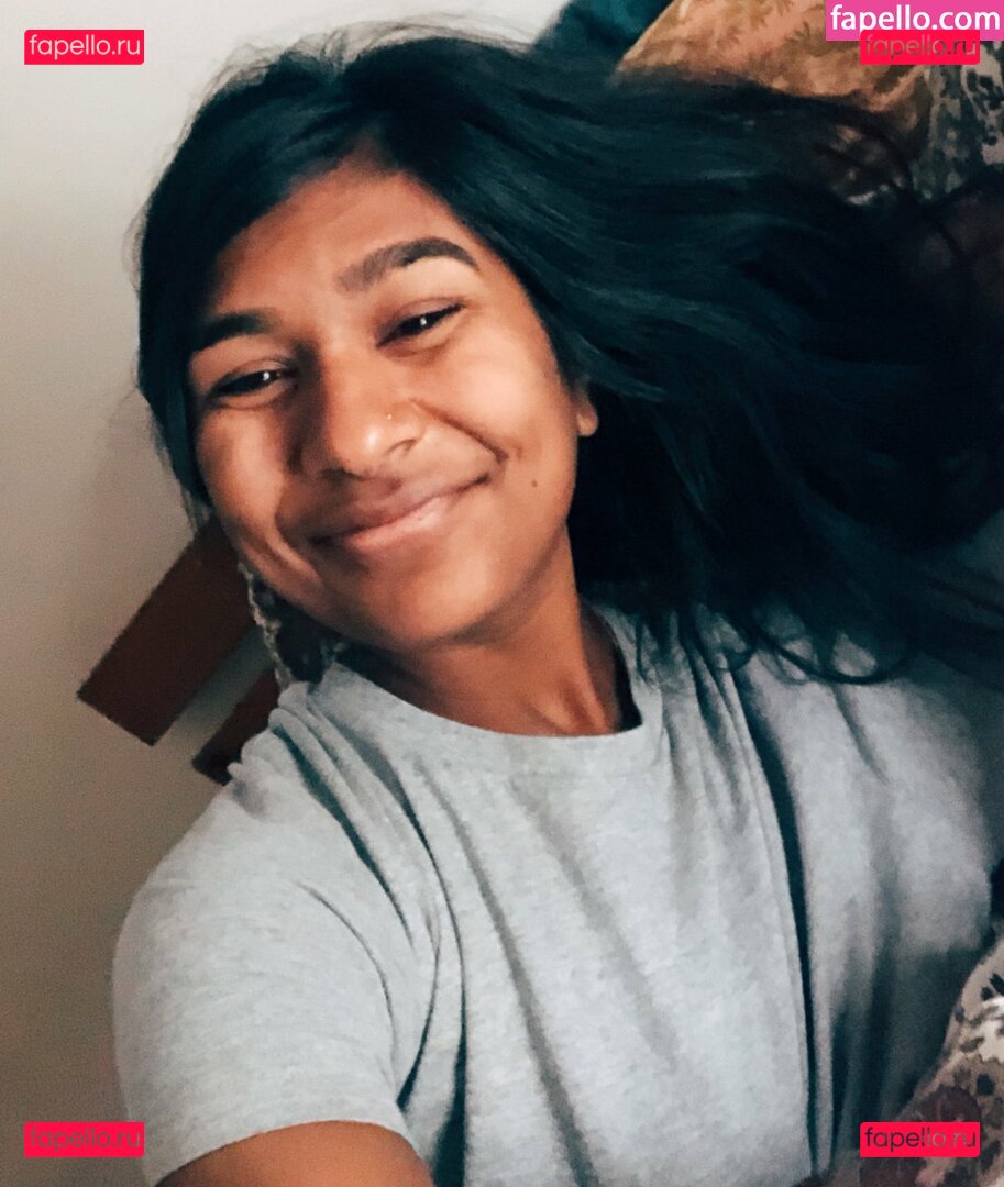 Ash Sarkar / ayocaesar Onlyfans Photo Gallery 