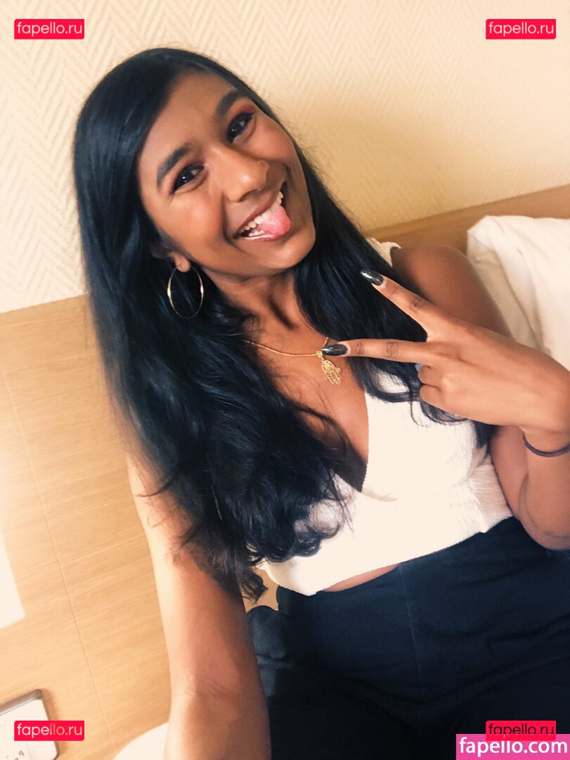 Ash Sarkar / ayocaesar Onlyfans Photo Gallery 