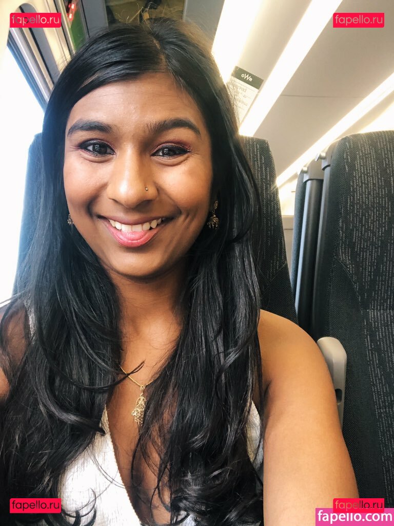 Ash Sarkar / ayocaesar Onlyfans Photo Gallery 