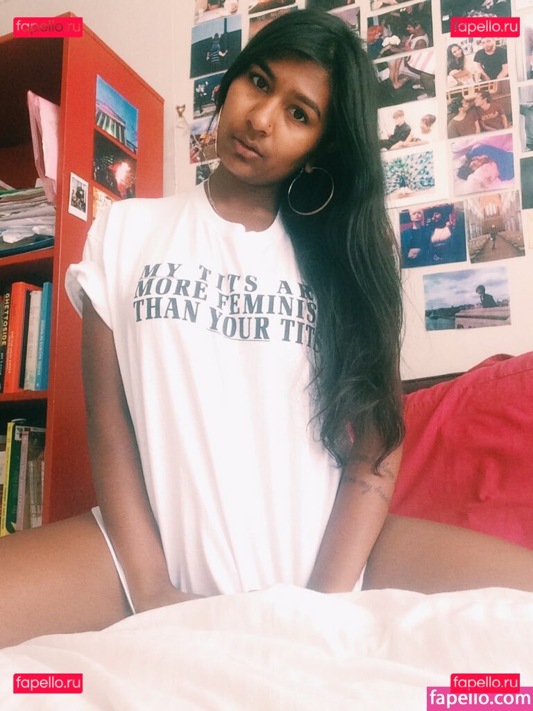 Ash Sarkar / ayocaesar Onlyfans Photo Gallery 