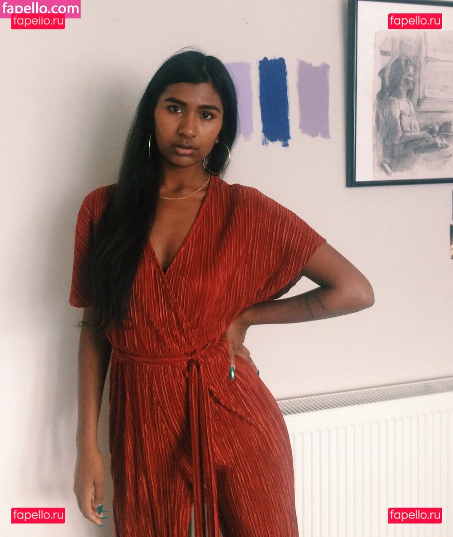 Ash Sarkar / ayocaesar Onlyfans Photo Gallery 
