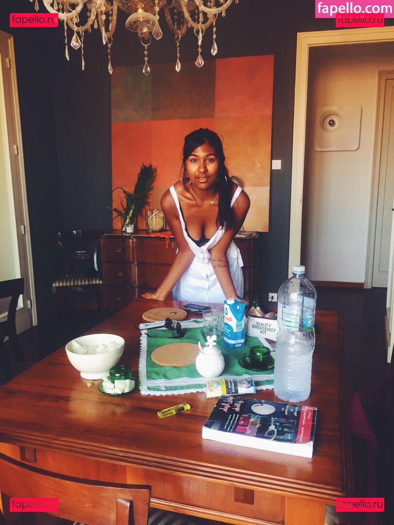 Ash Sarkar / ayocaesar Onlyfans Photo Gallery 