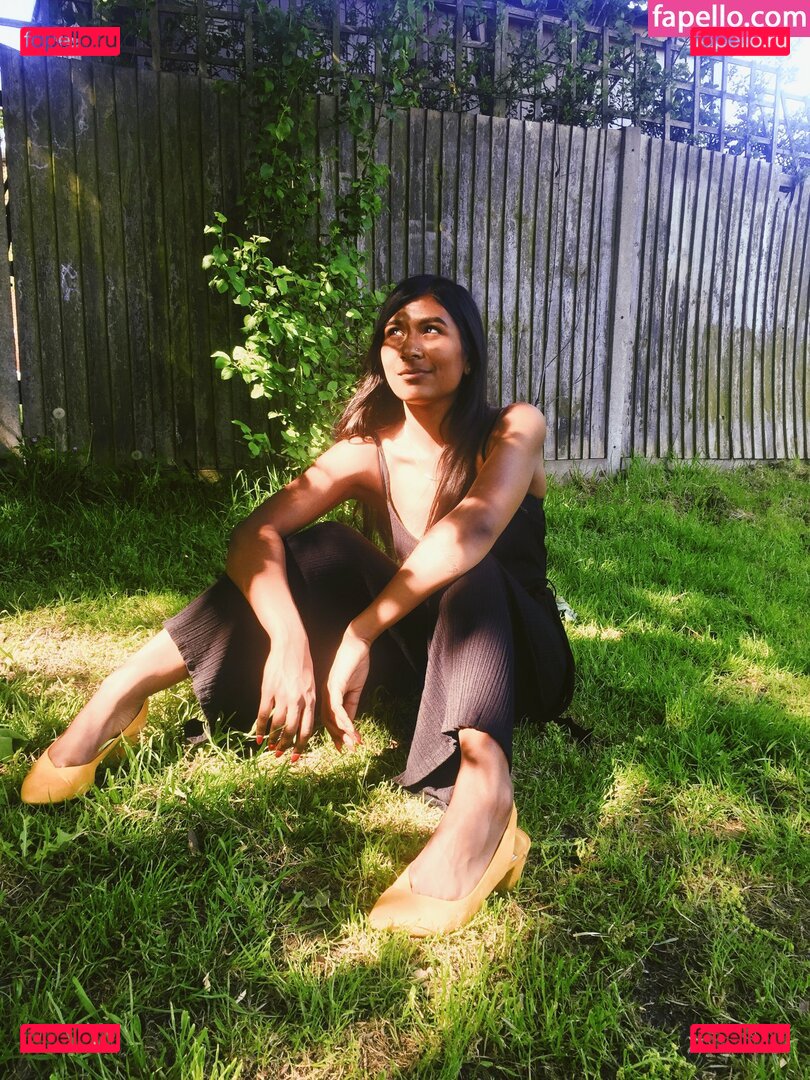 Ash Sarkar / ayocaesar Onlyfans Photo Gallery 