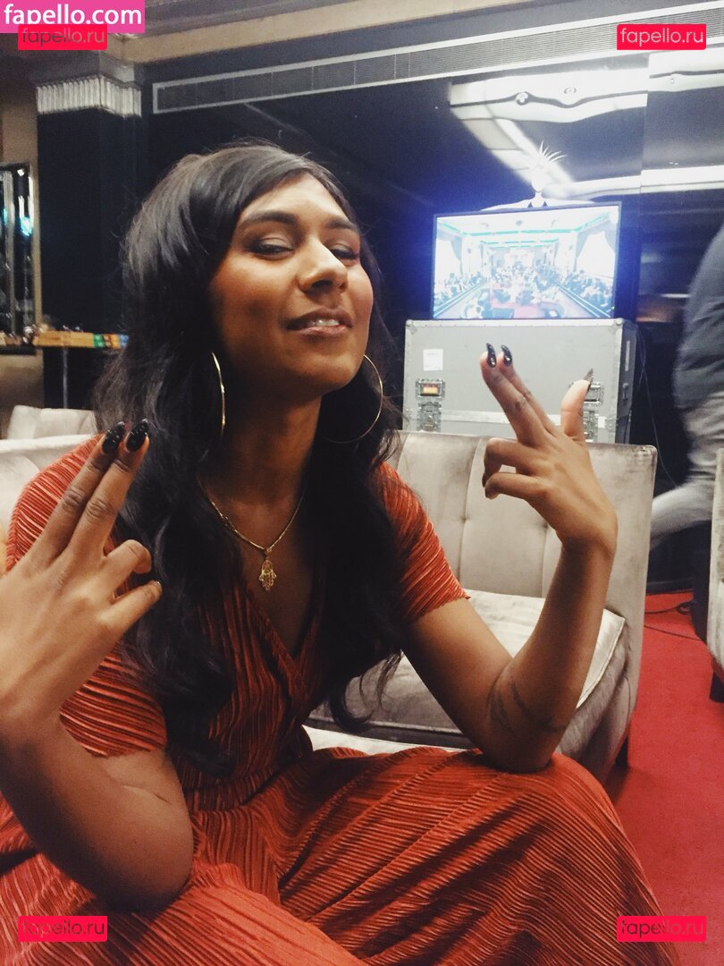 Ash Sarkar / ayocaesar Onlyfans Photo Gallery 