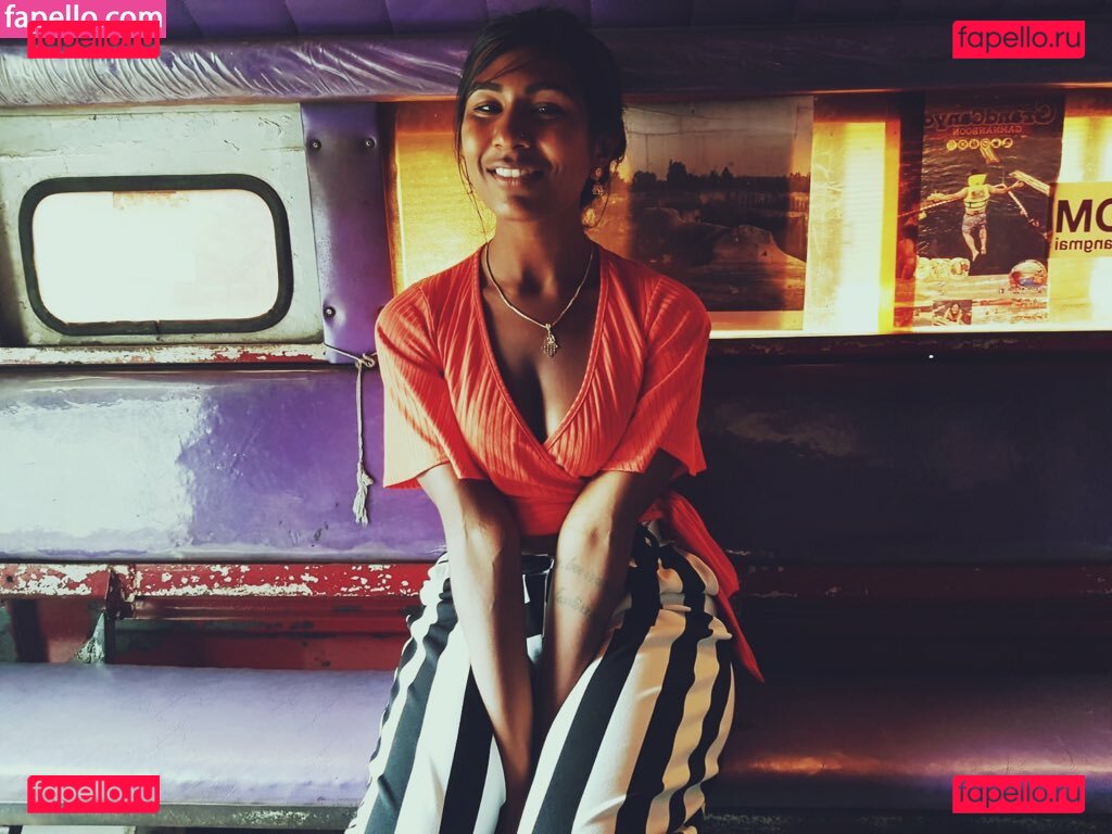 Ash Sarkar / ayocaesar Onlyfans Photo Gallery 