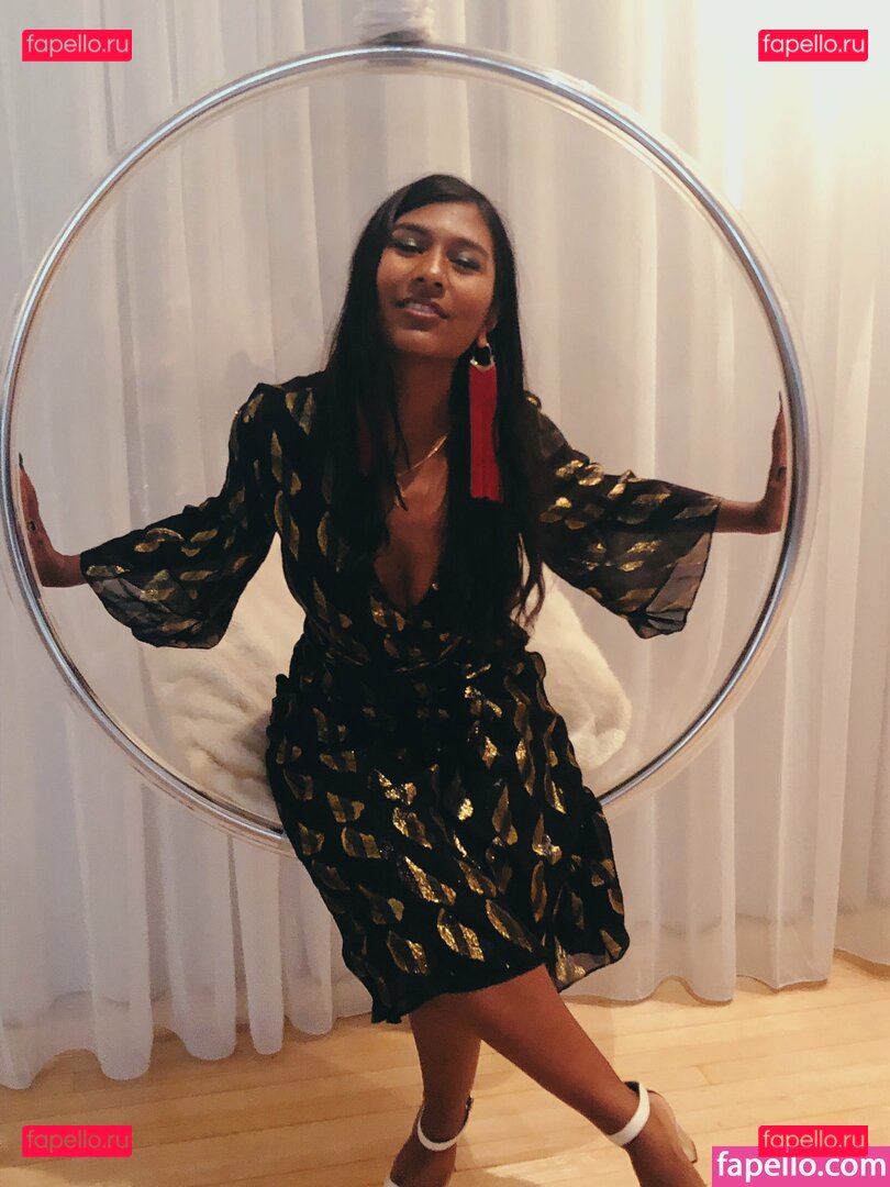 Ash Sarkar / ayocaesar Onlyfans Photo Gallery 