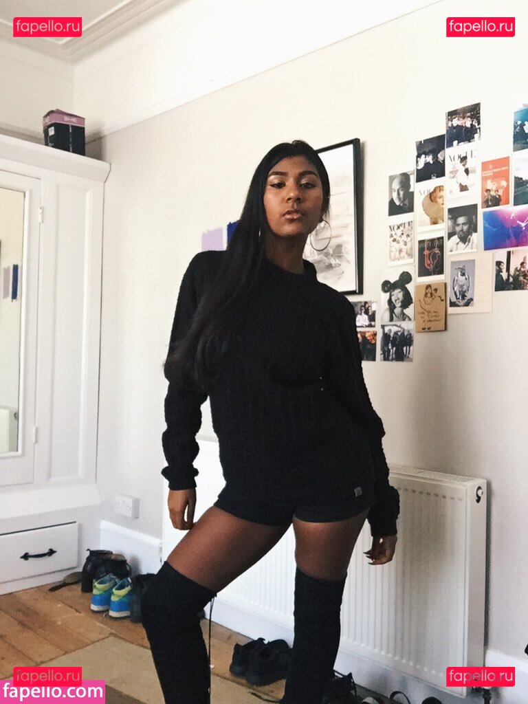 Ash Sarkar / ayocaesar Onlyfans Photo Gallery 