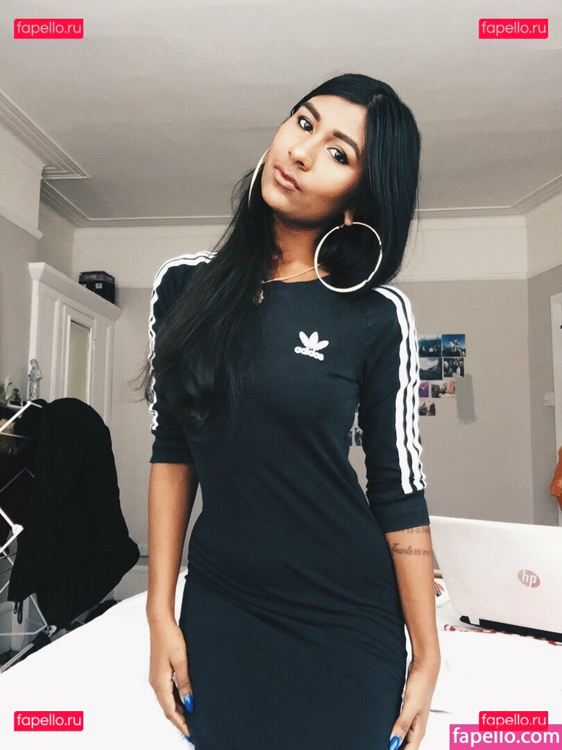 Ash Sarkar / ayocaesar Onlyfans Photo Gallery 