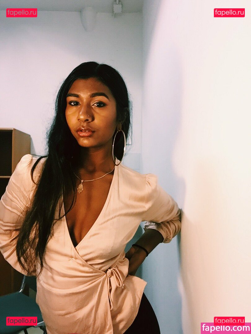 Ash Sarkar / ayocaesar Onlyfans Photo Gallery 