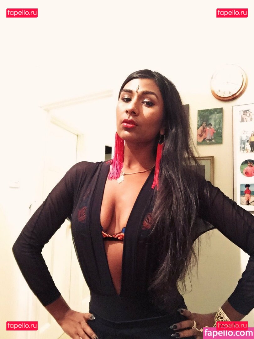 Ash Sarkar / ayocaesar Onlyfans Photo Gallery 
