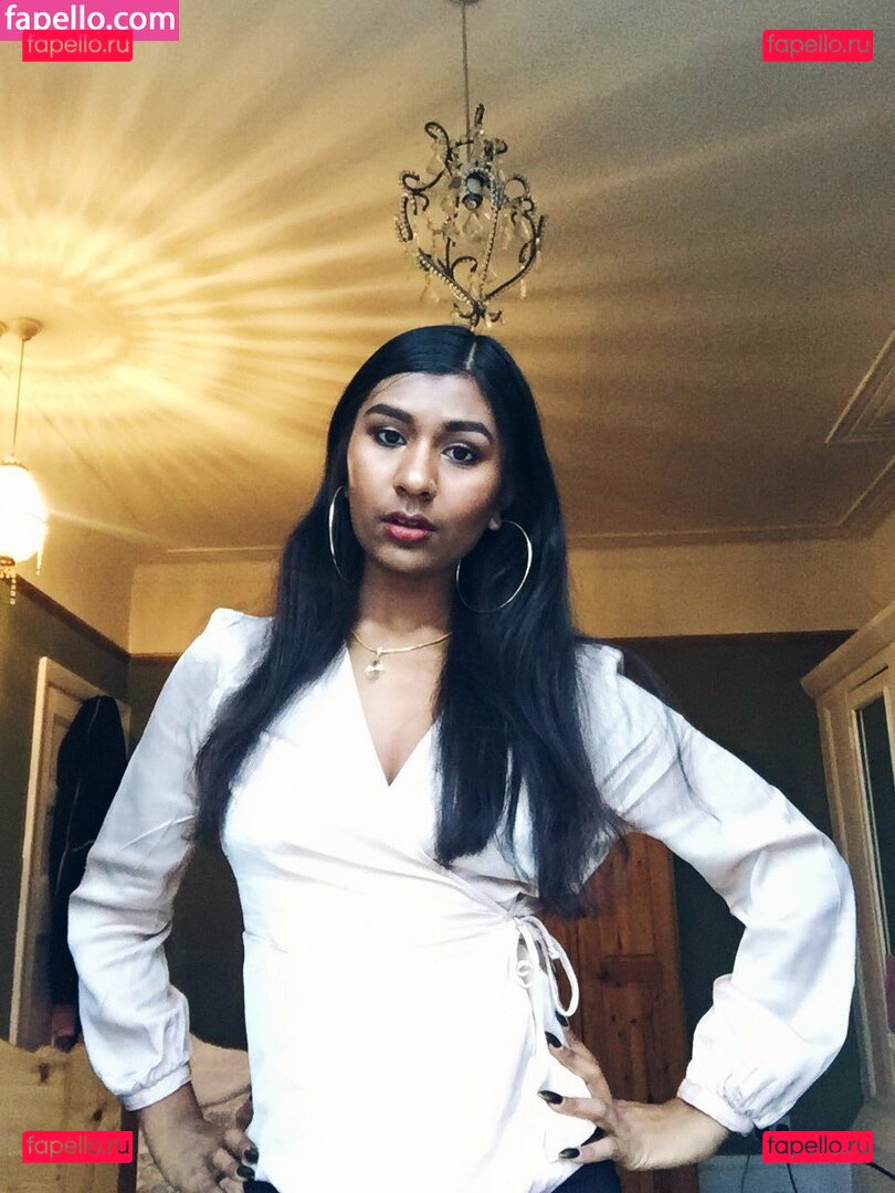Ash Sarkar / ayocaesar Onlyfans Photo Gallery 