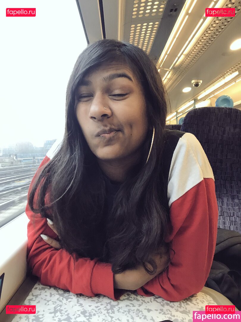 Ash Sarkar / ayocaesar Onlyfans Photo Gallery 