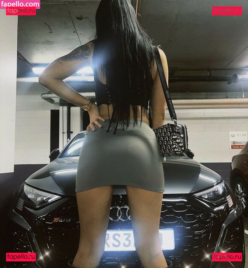 _izzyy.cr_ / yourstepmommyy Onlyfans Photo Gallery 