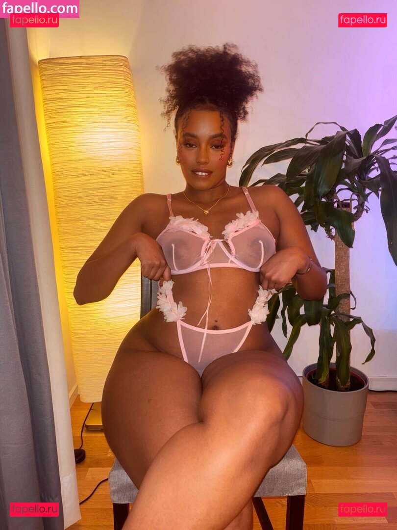 Hourglassebony23 / hourglassebony_ Onlyfans Photo Gallery 