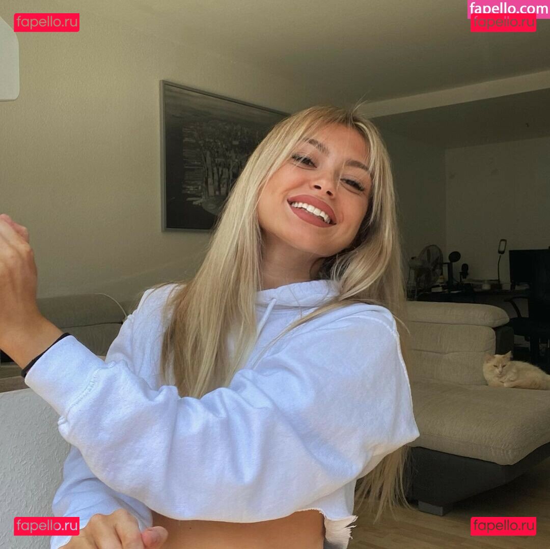 Linabmn / linabambina Onlyfans Photo Gallery 