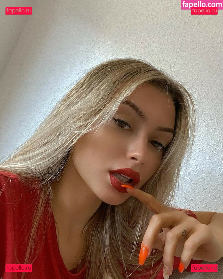 Linabmn / linabambina Onlyfans Photo Gallery 