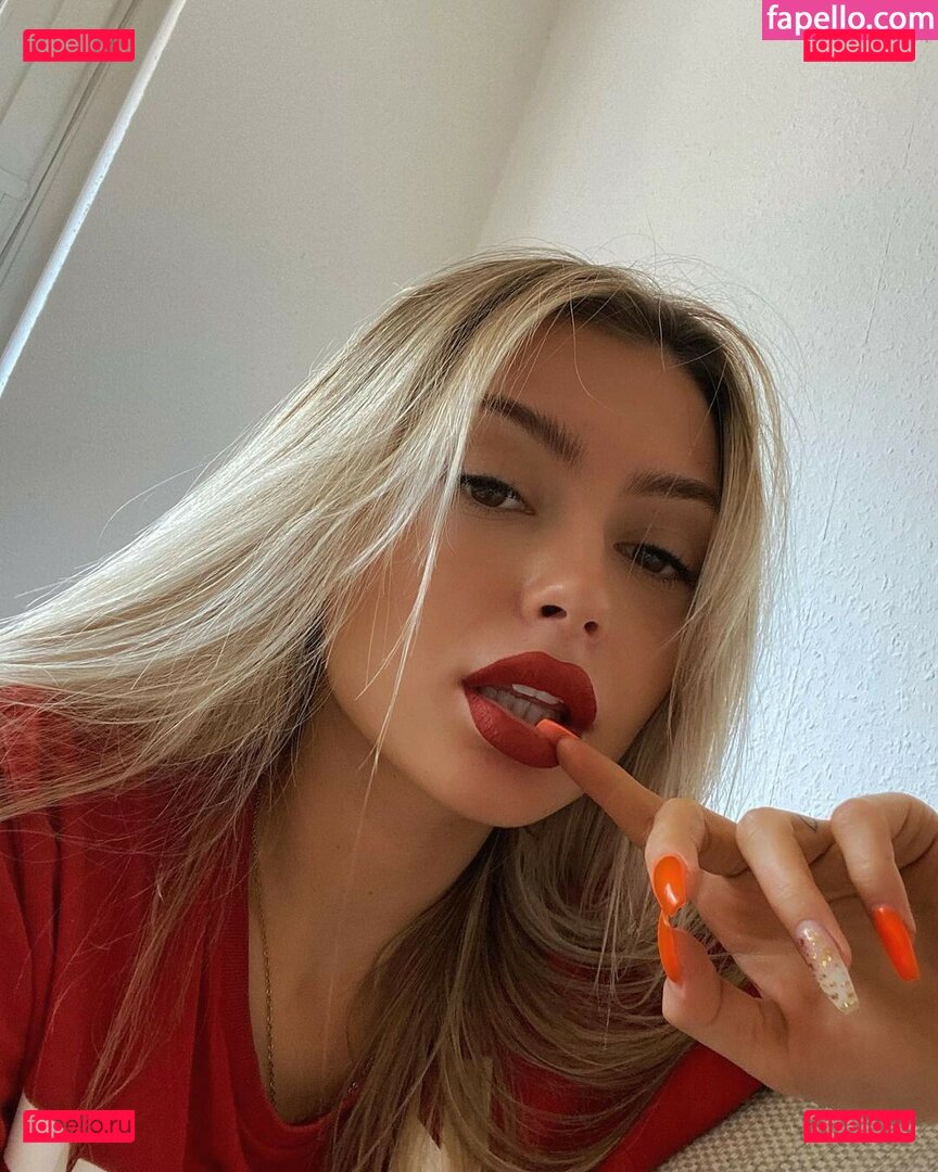 Linabmn / linabambina Onlyfans Photo Gallery 