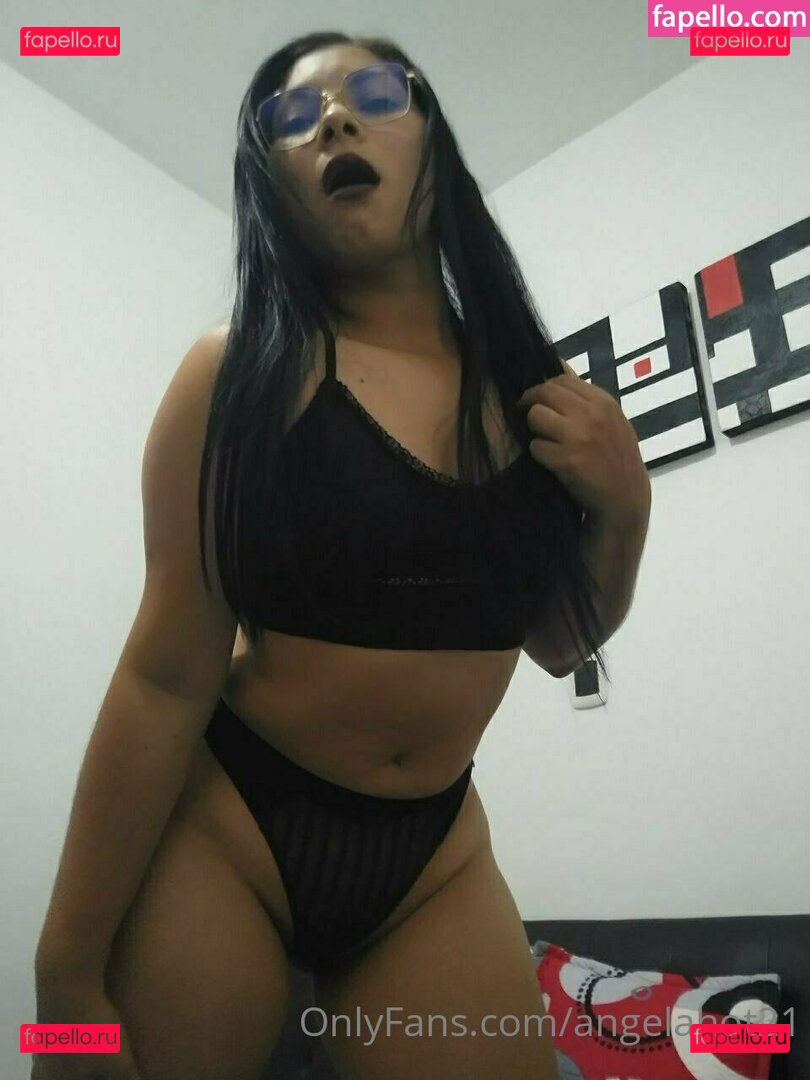 angelahot21 / lilhunee21 Onlyfans Photo Gallery 