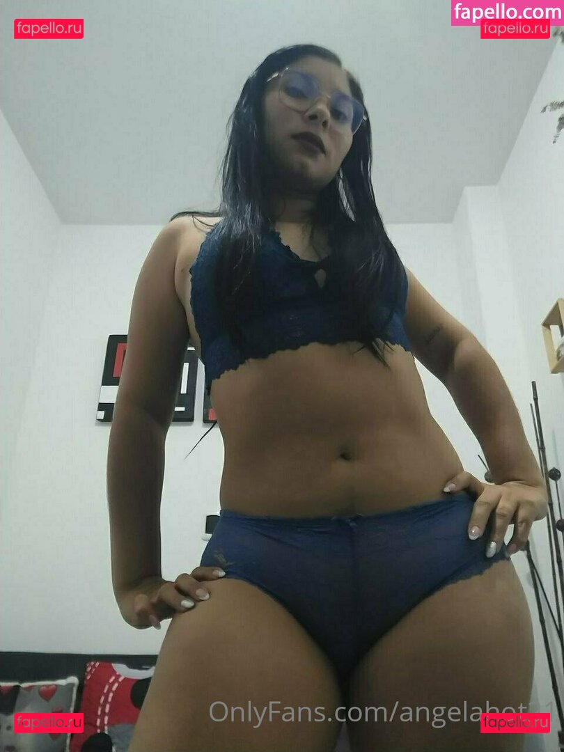 angelahot21 / lilhunee21 Onlyfans Photo Gallery 
